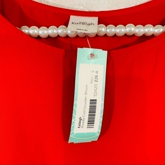 Kaileigh Stitch Fix NWT Rosella Cold Shoulder Top Size S - Picture 5 of 10